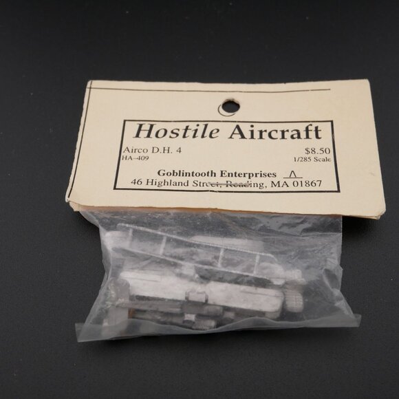 Hostile Aircraft WWI Airco D.H. 4 1/285 Scale HA-409 by Goblintooth Enterprises - Picture 1 of 3